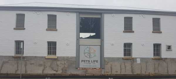 Pets Life, Launceston - Building Signage